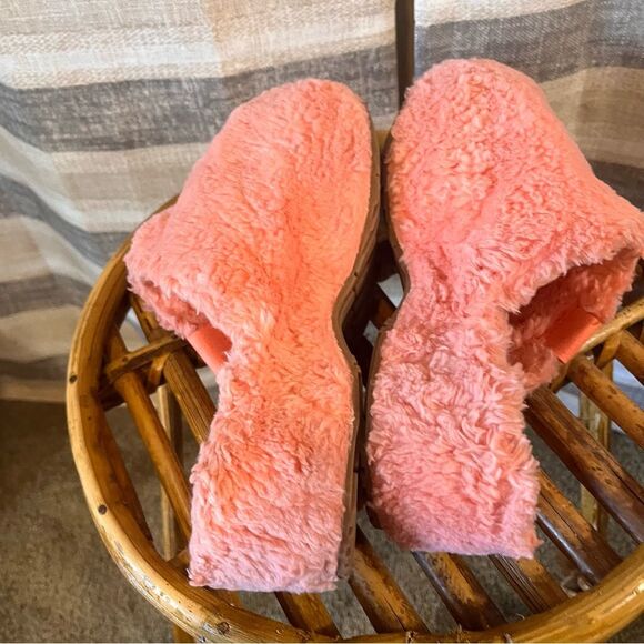 UGG Pink Fuzz Sugar Slipper‎ Clog Size 6 - Picture 10 of 13